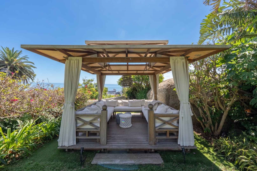 5 Bedroom Property for Sale in Fresnaye Western Cape